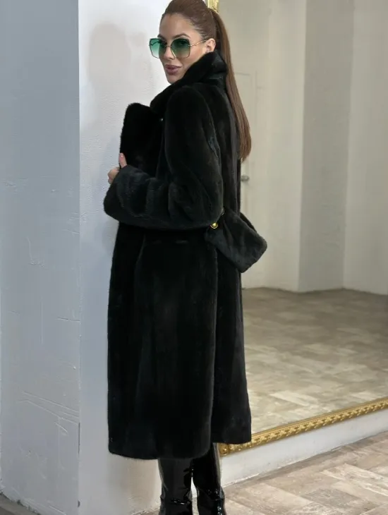 Элегантное пальто из плюшевой норки VELVET - цвет черно-зеленый - фото 4