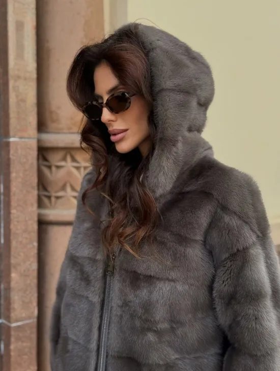 Бомбер из меха норки с капюшоном - цвет мокко - фото 3