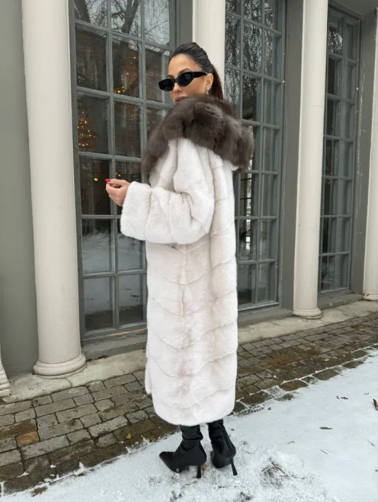 Норковое кимоно с капюшоном из меха куницы - цвет жемчуг - фото 3