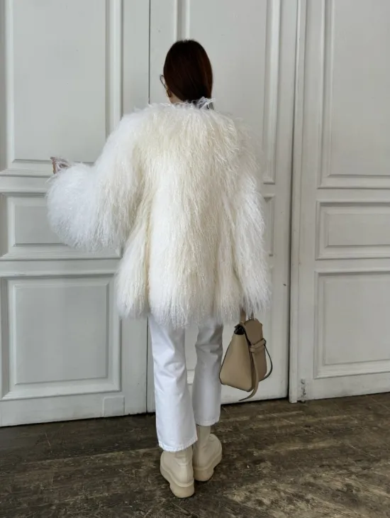 Белая шуба из меха ламы - фото 6